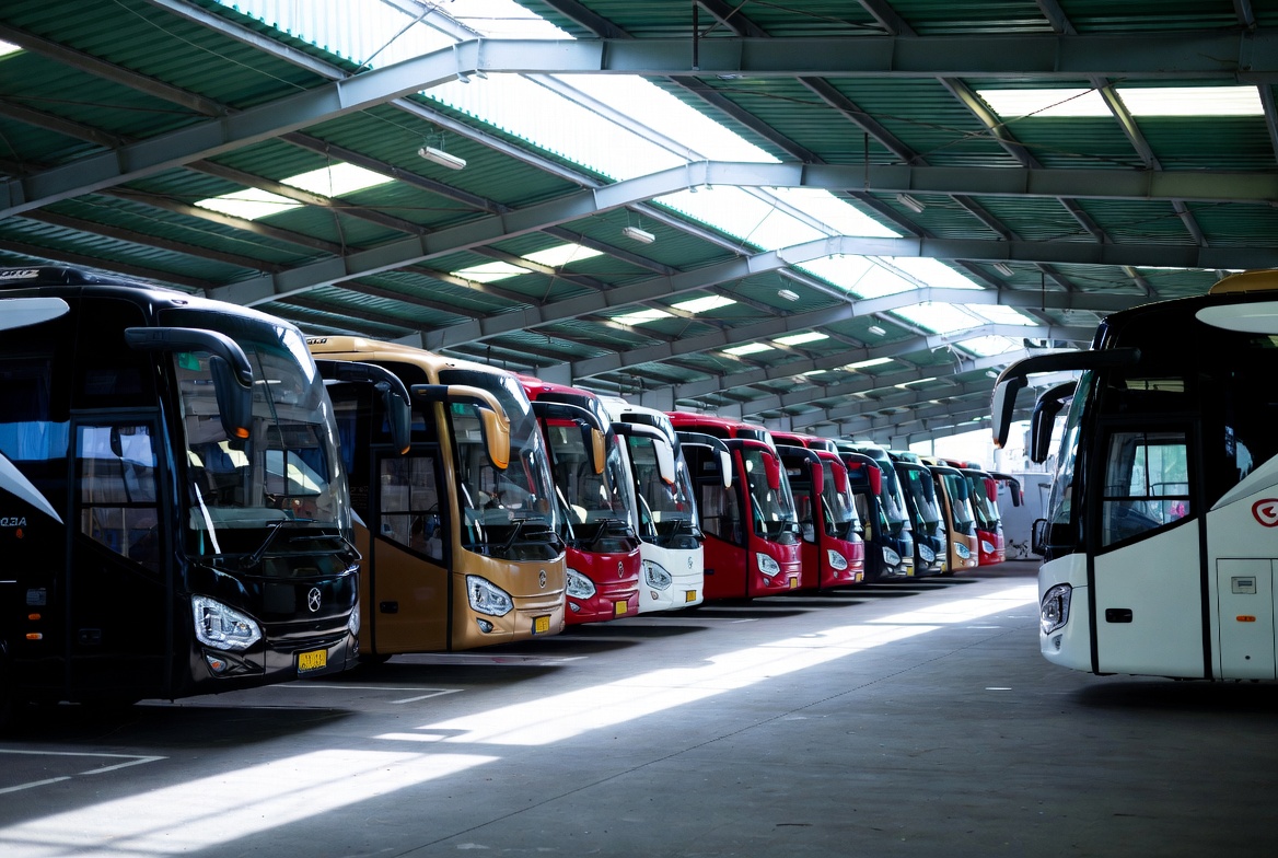 Sewa Bus Wisata Depoc 25 Seat Harga Murah